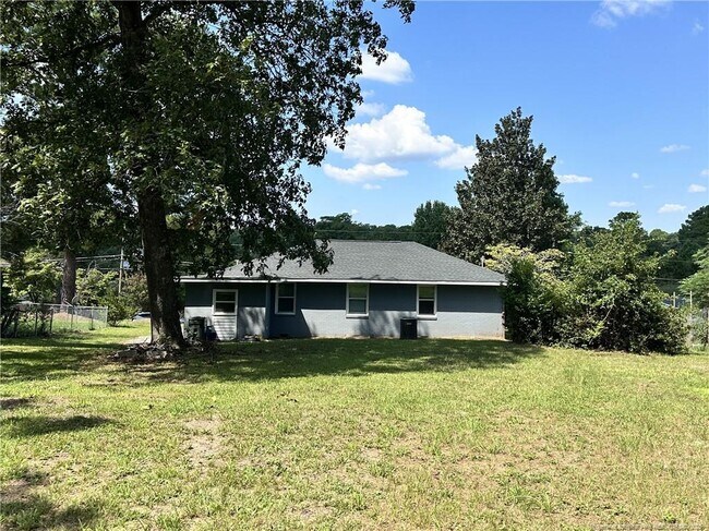 Building Photo - 3921 Village Dr