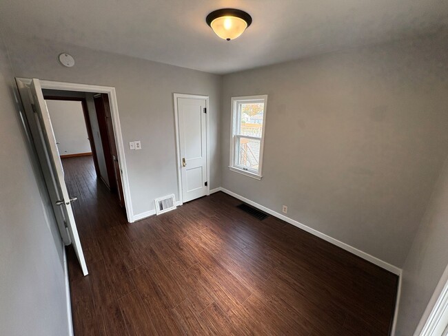 Building Photo - 3 Bed, 1 Bath - House for rent! NO APPLICATION FEES!!!