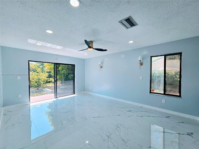 Building Photo - 20504 NE 9th Ct