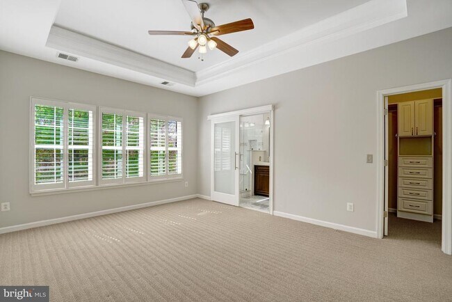 Building Photo - 6927 Rolling Creek Way