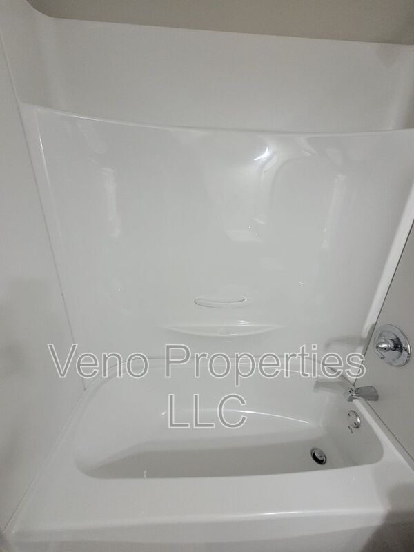 Building Photo - 9/11/13 Village Dr.