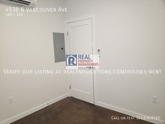 Building Photo - 4538 N Vancouver Ave