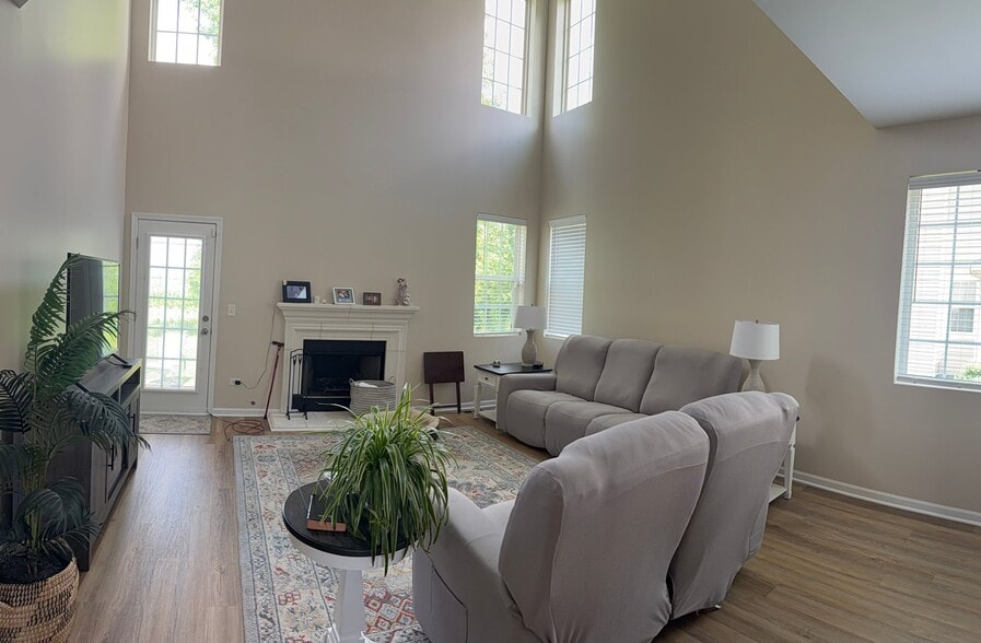 Building Photo - 25408 Cove Ct