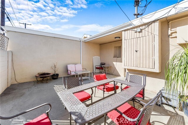 Building Photo - 5932 Santa Barbara Ave