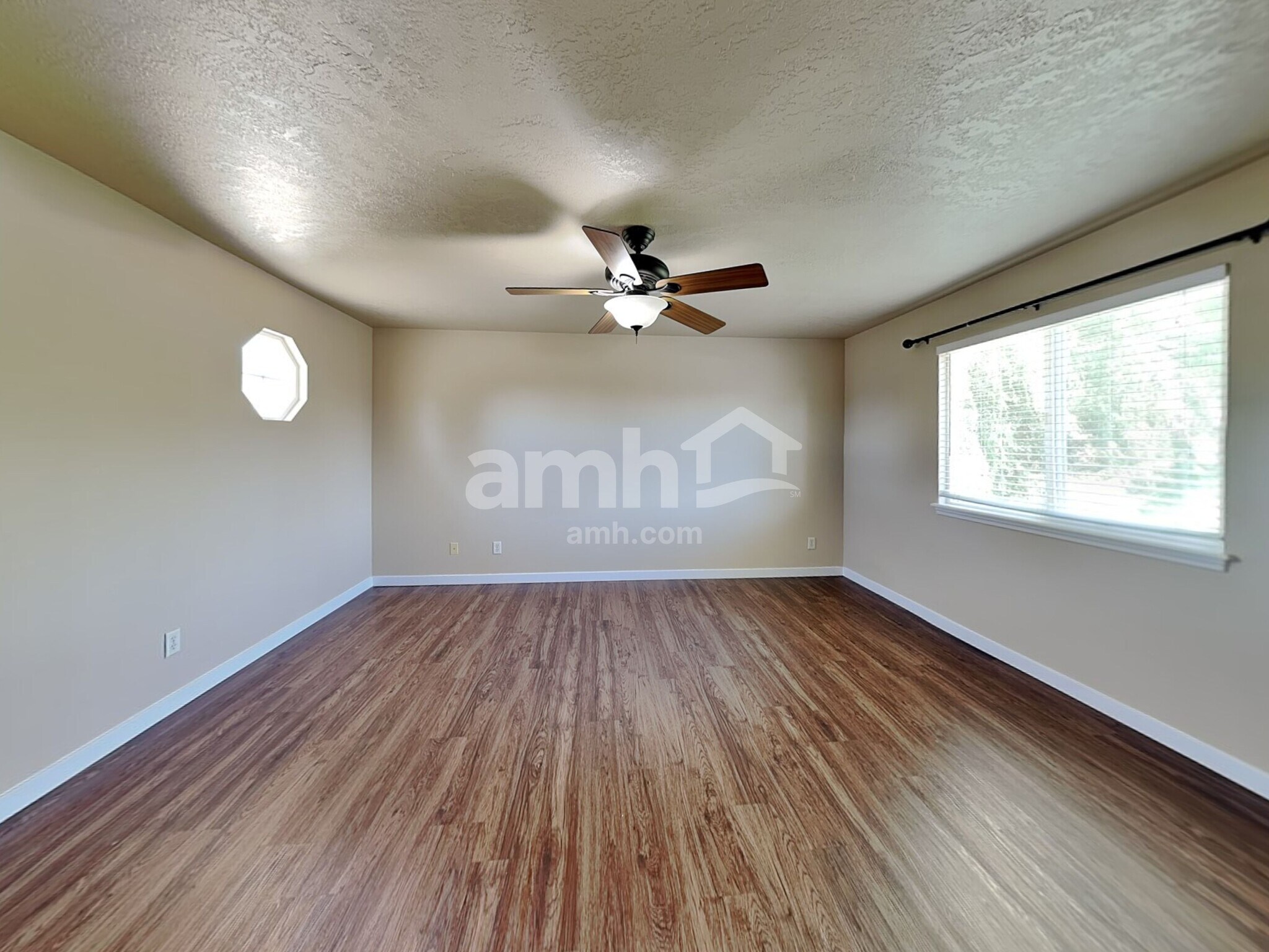 Building Photo - 584 N Nebula Ave