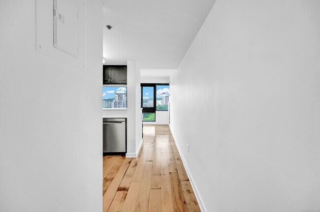 Building Photo - 127 Greyrock Pl