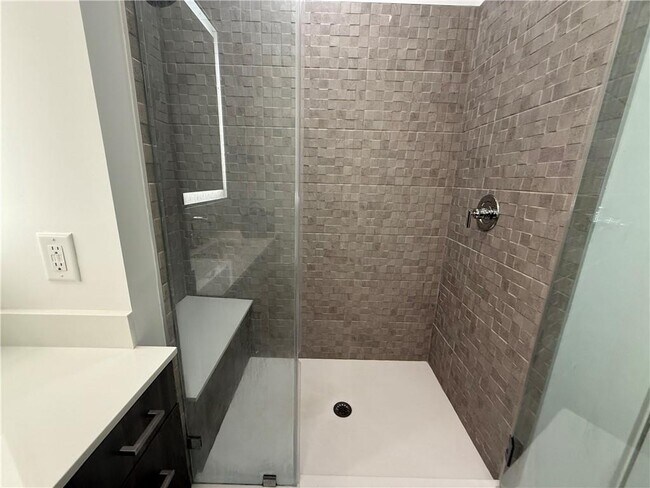 Building Photo - 775 Juniper St NE