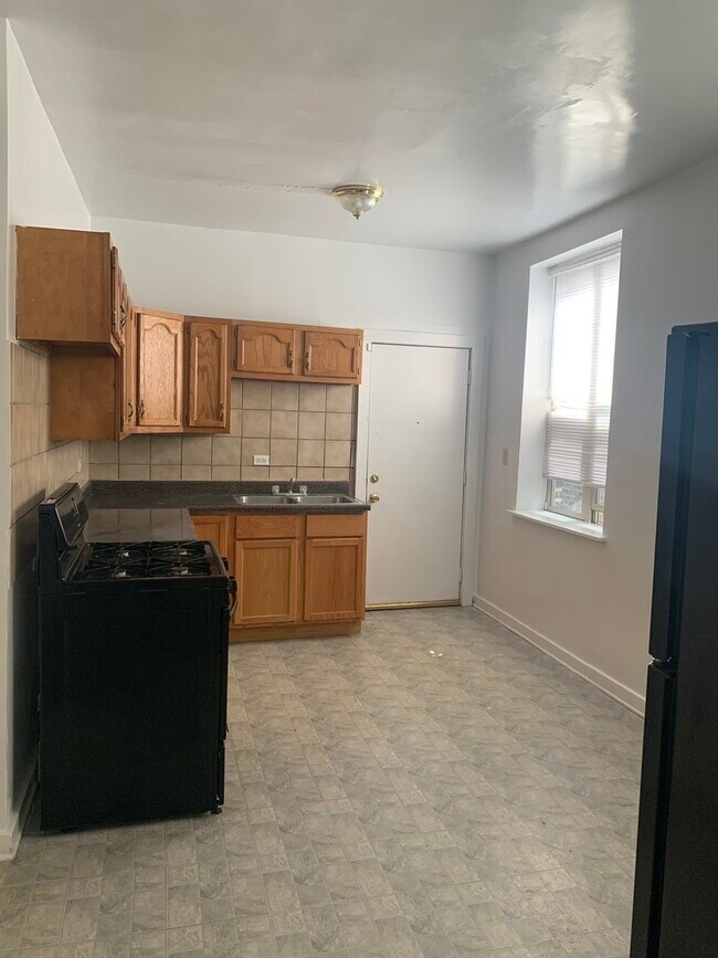 Building Photo - 5172 S King Dr