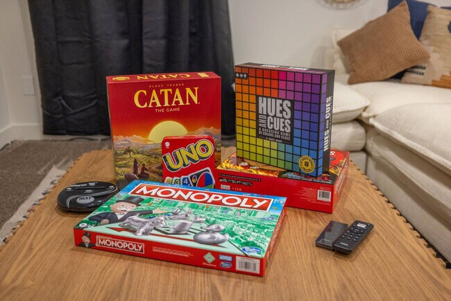 Building Photo - 1157 E Sego Lily Dr