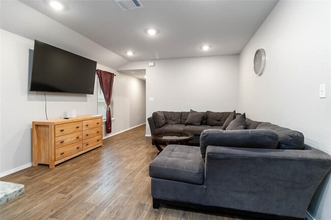 Building Photo - 2845 Wolfcreek