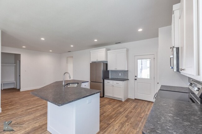 Building Photo - NEWER CONSTRUCTION! 3 bedroom, 2 bath, 2 car garage