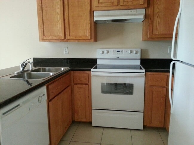 Building Photo - 3104 Scotland Dr