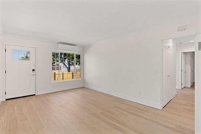 Building Photo - Welcome to your new home in the vibrant Ba...