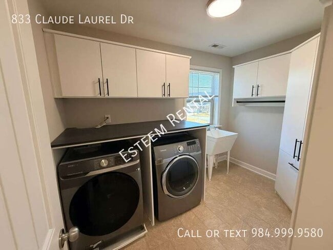 Building Photo - 833 Claude Laurel Dr