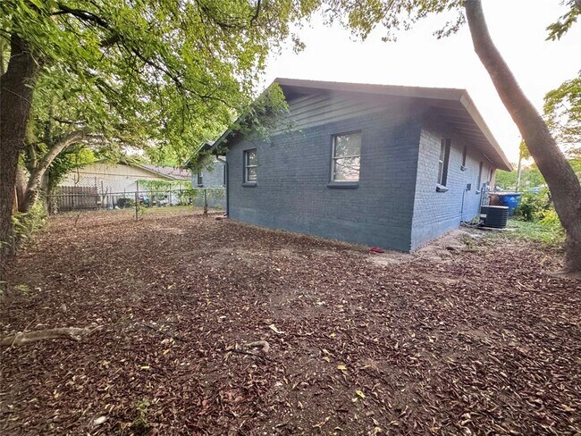 Building Photo - 6909 Cooper Ln