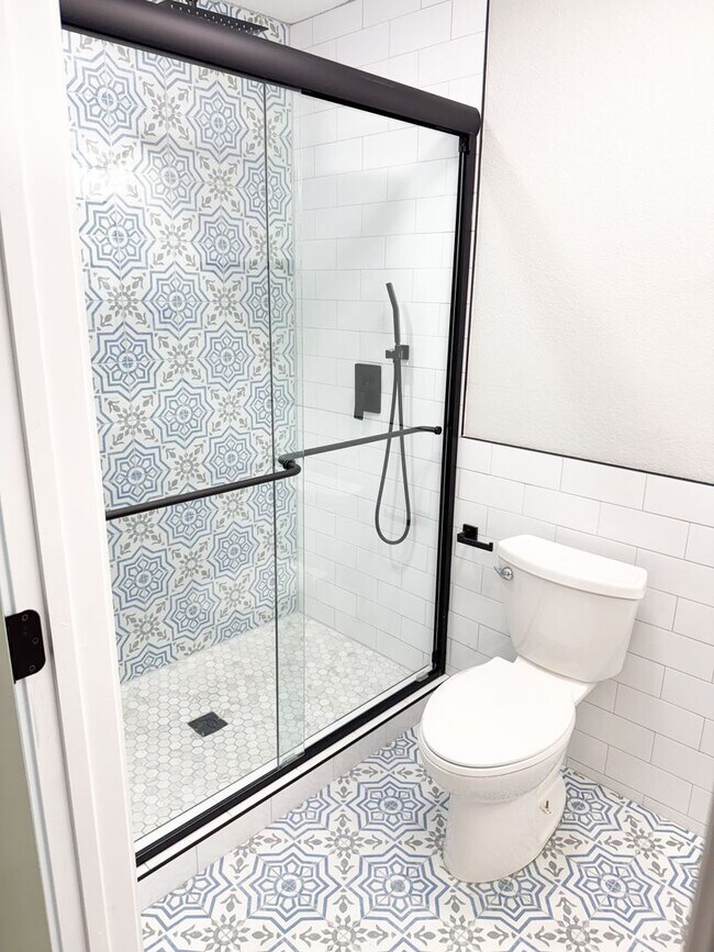 Building Photo - 2302 Brooklawn Dr