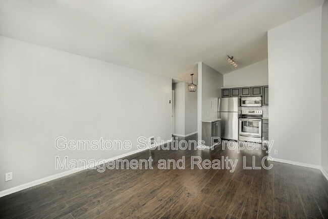 Building Photo - 613 Hillsboro Rd