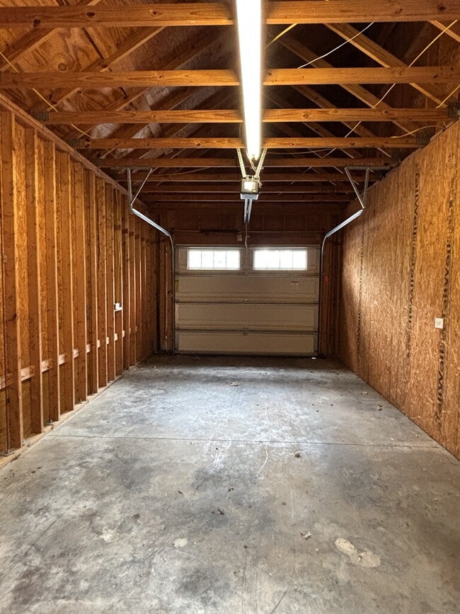 Building Photo - 5565 Colonial Chatsworth Cir