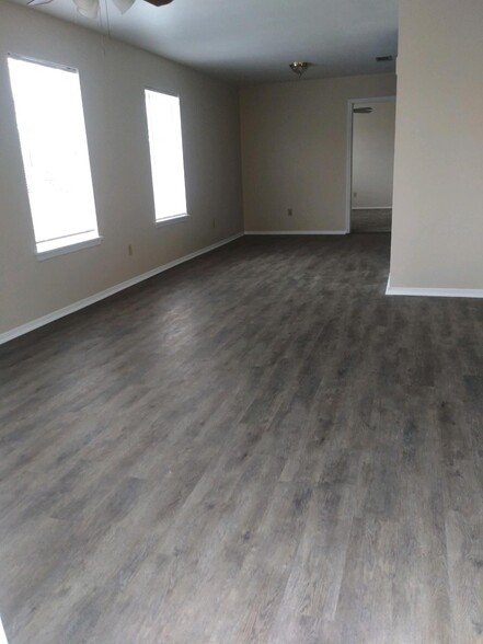 Building Photo - 1442 River Rd