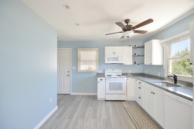 Building Photo - 42 Buttonwood Rd