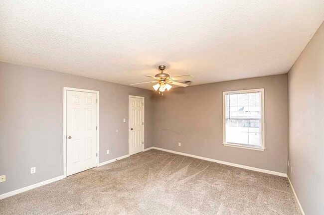 Building Photo - 443 Beverly Dr