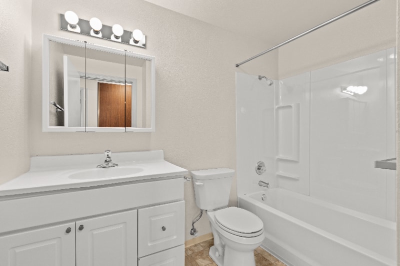 Building Photo - 11540 Pinehurst Way NE