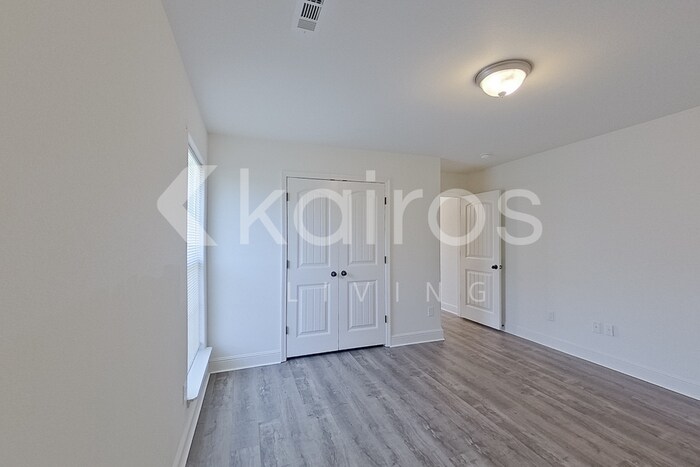 Building Photo - 109 Pin Oak St