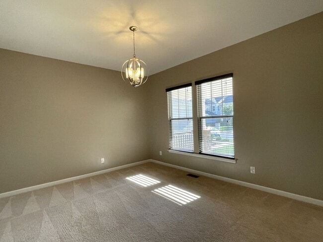 Building Photo - Spectacular 4 Bed 3.5 Bath Townhouse In Br...