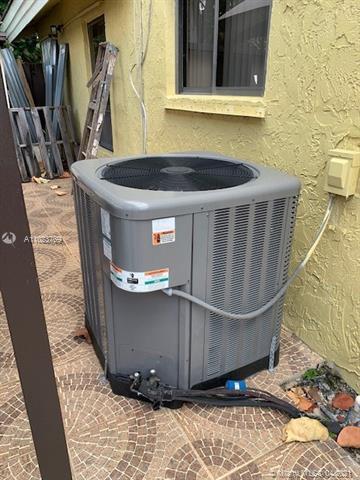 Building Photo - 9516 SW 148th Avenue Cir E