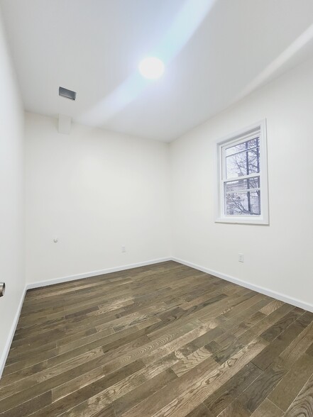 83 Oak St 1 - 77 Oak St