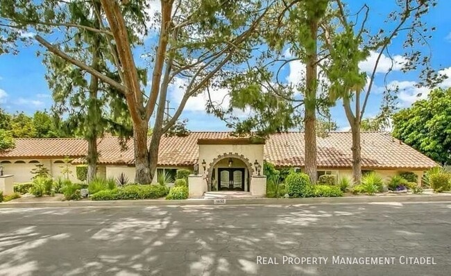 Primary Photo - 1850 Edgecliff Dr