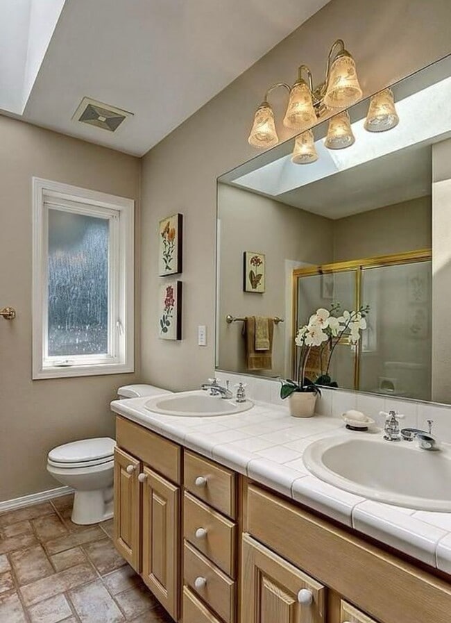 Building Photo - 4 Bedroom 3 Bath Spacious Home in Bellevue