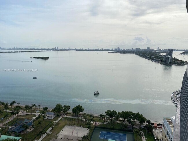 Primary Photo - 1750 N Bayshore Dr