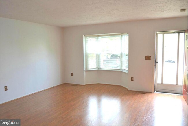 Building Photo - 351 Cool Breeze Ct