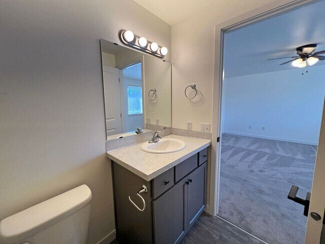 Building Photo - 16241-16243 Curry Ct SE