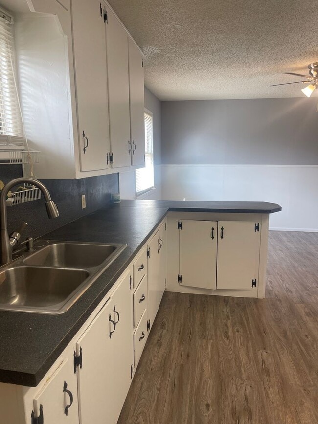 Building Photo - 4601 Fordham St