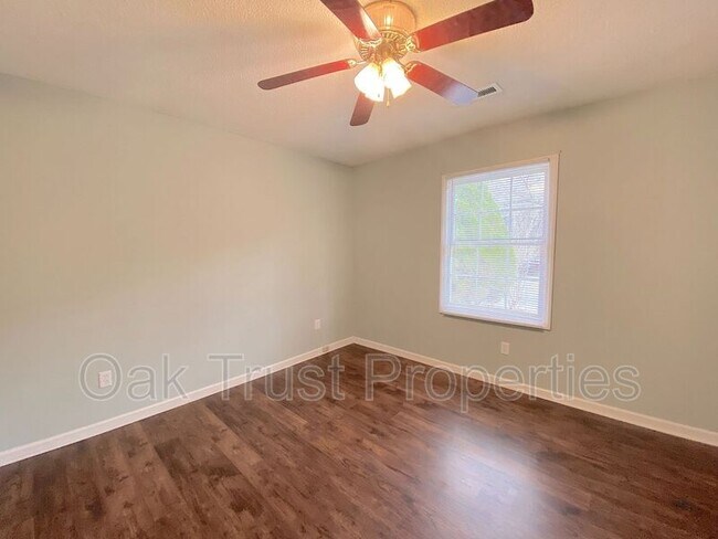 Building Photo - 109 Red Cedar Dr