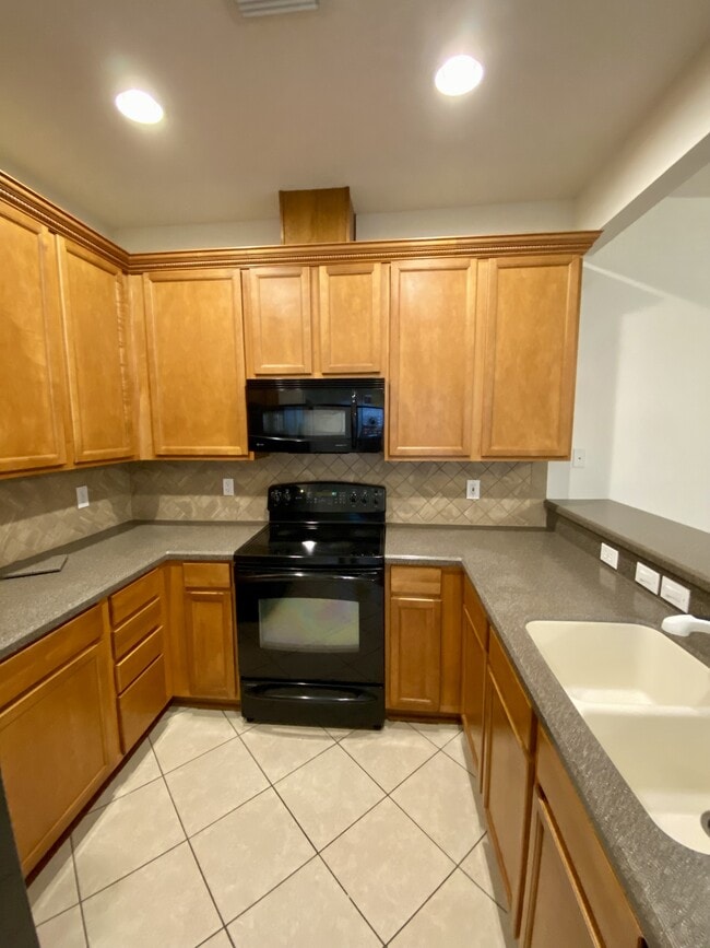 Building Photo - 12988 Spring Rain Rd