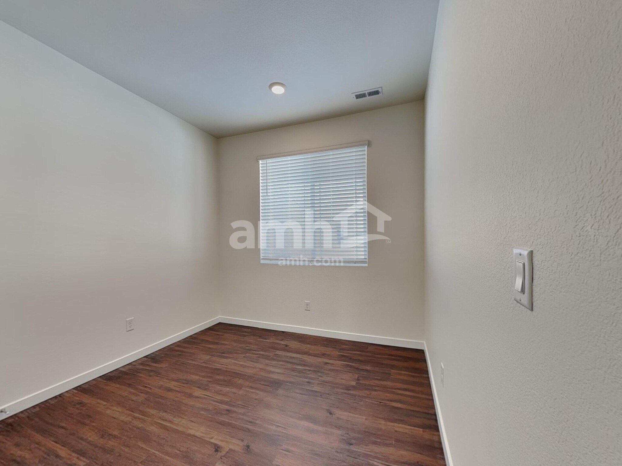 Building Photo - 11677 Logans Rdg Dr