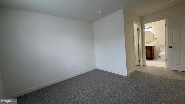 Building Photo - 38 Sequoia Dr
