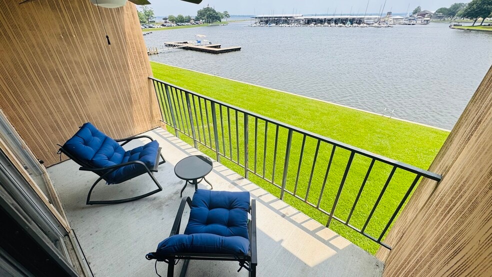 Building Photo - 12600 Melville Dr