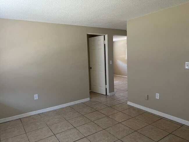 Building Photo - Move in Special half off first months rent - Palmetto Gardens 2/1 duplex