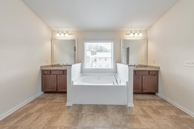 Building Photo - 4990 Brierstone Dr