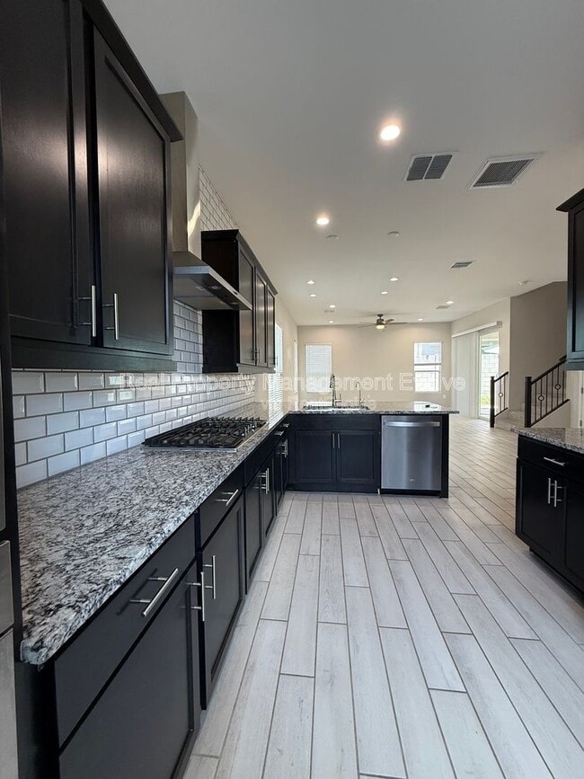 Building Photo - 5118 E Anderson Dr