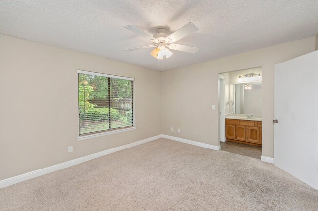 Building Photo - 2901 Alpine Pl