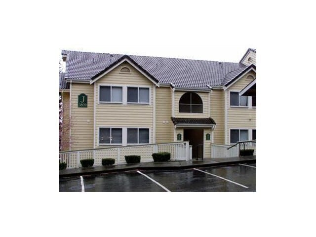 Building Photo - Charming 2 Bed 2 Bath Condo in Factoria