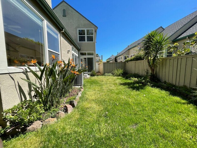 Building Photo - 2148 Falcon Ridge Dr