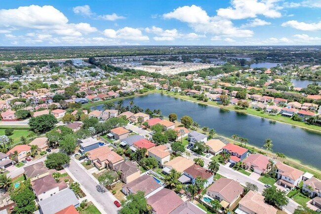 Building Photo - 1623 E Harmony Lake Cir