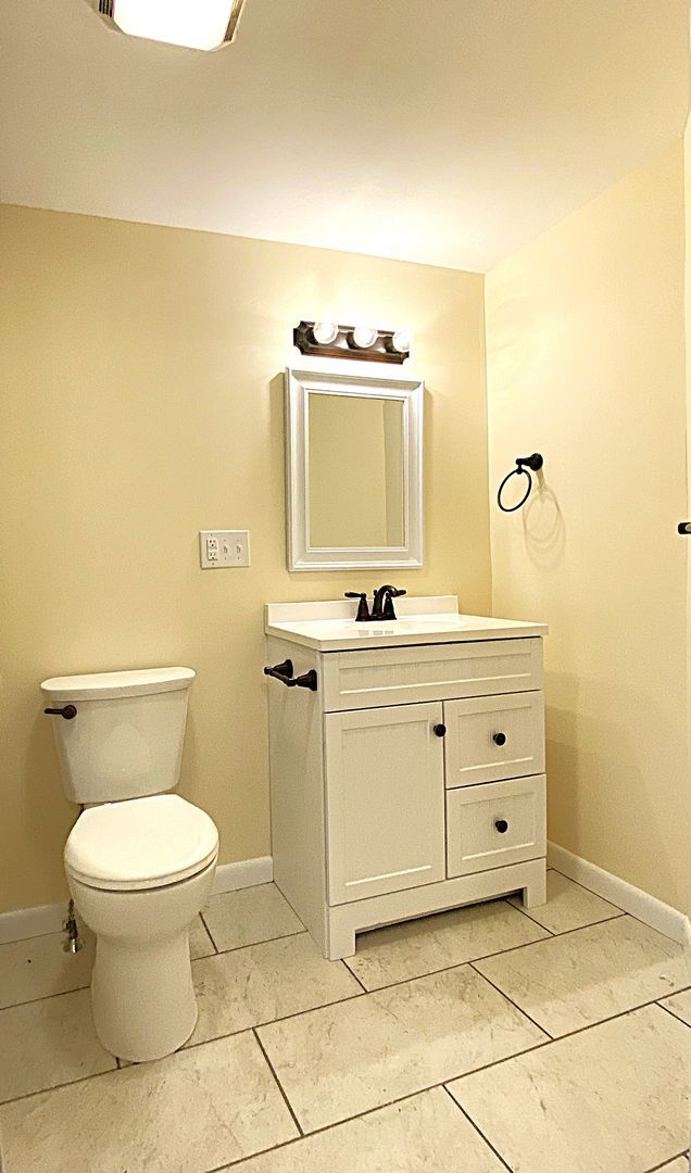 Building Photo - 47 1/2 Willow St