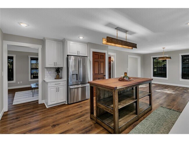 Building Photo - 501 Riverside Ave N